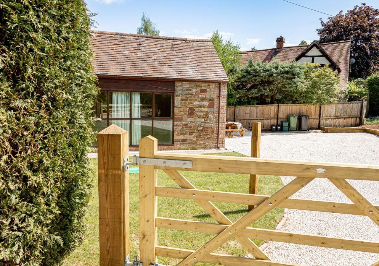 The Barn In Longhope - Luxury Barn Conversion Eksteriør billede